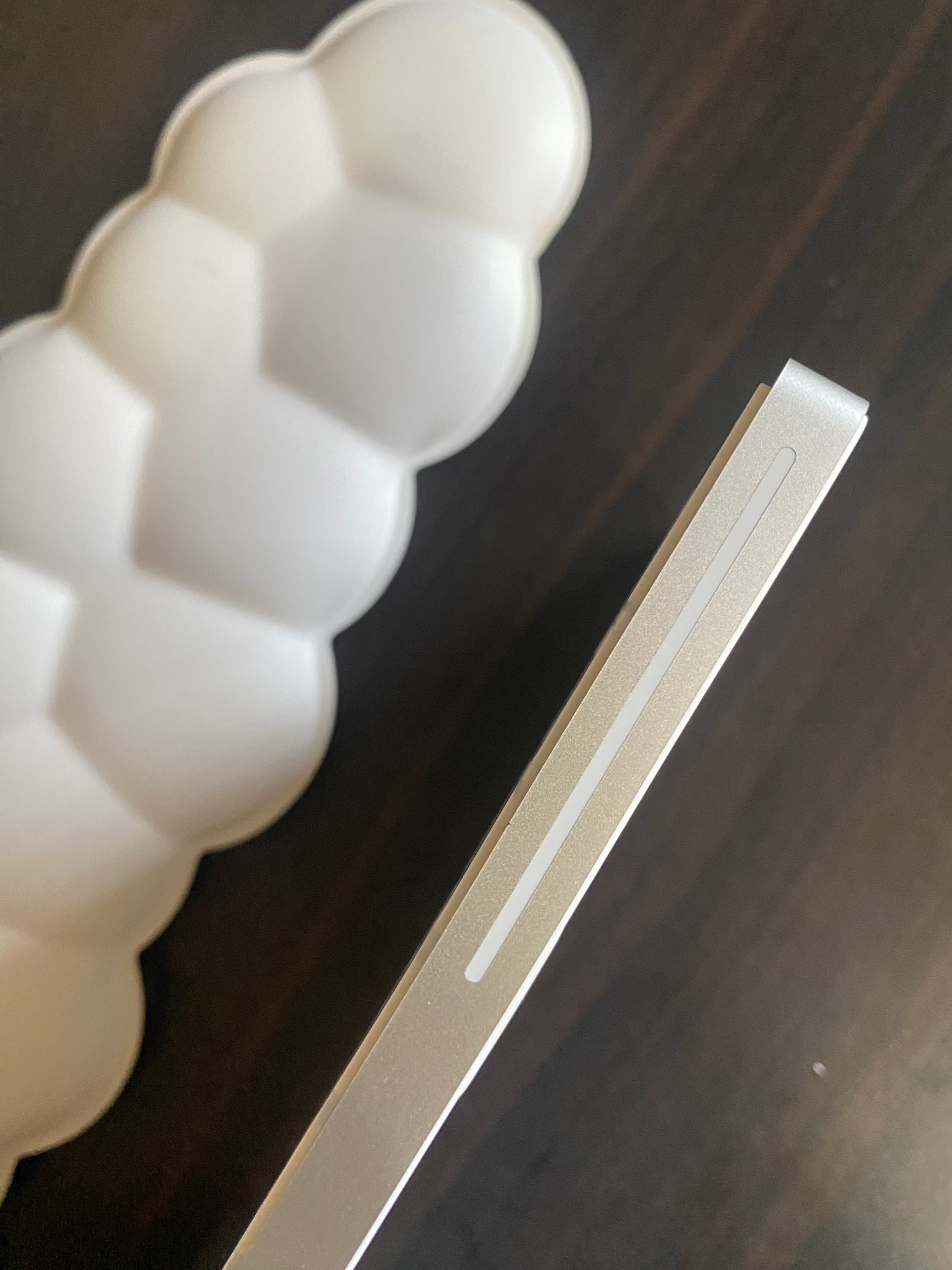 A1843_WHITE_04