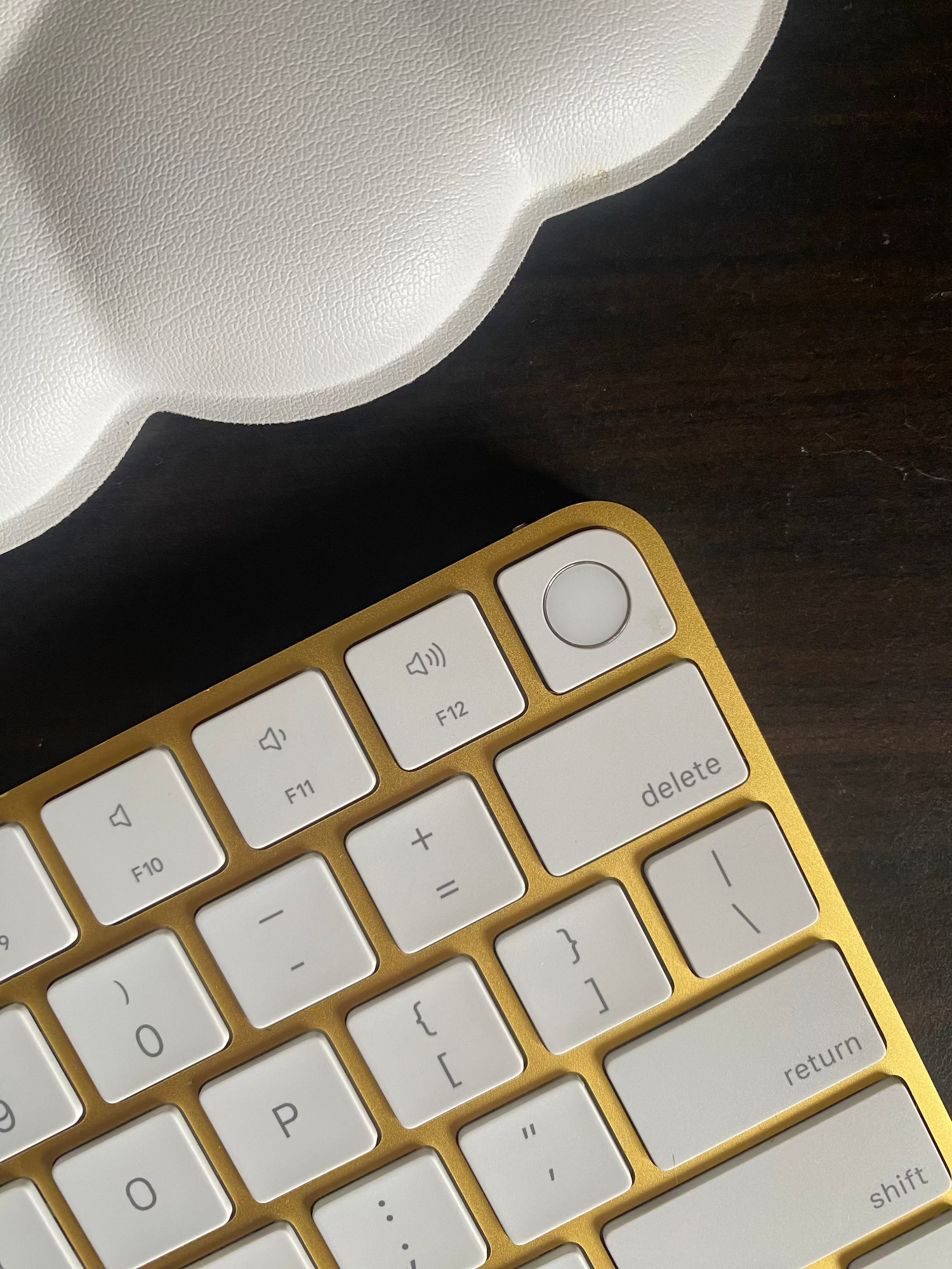 A2449_GOLD_02