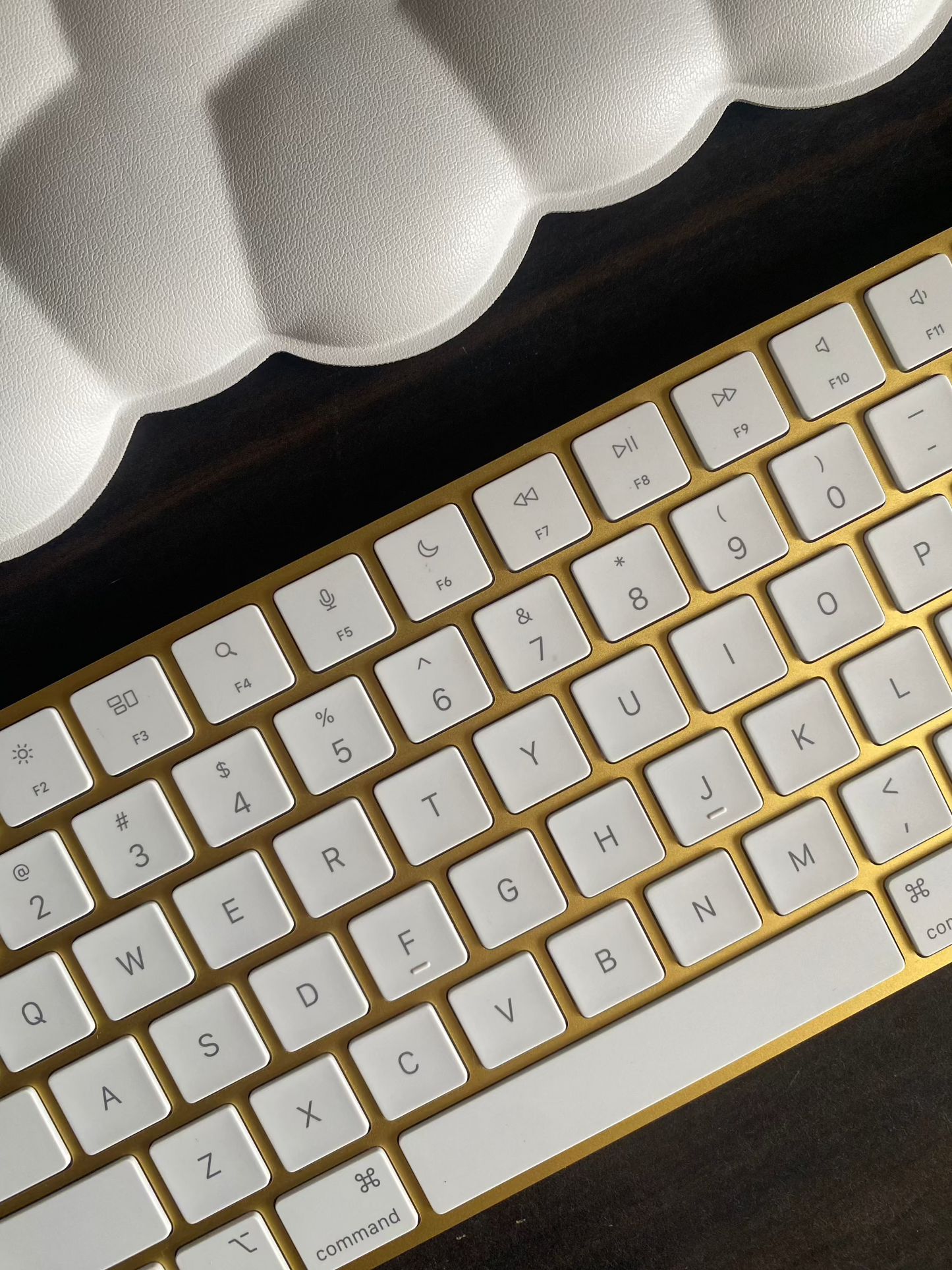 A2449_GOLD_08