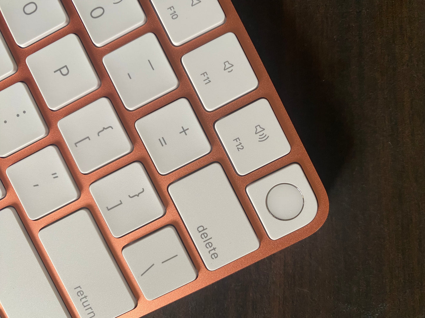 【當日出貨】｜A2449 Apple 橘色巧控鍵盤with Touch ID｜全新未使用iMac紙膜 ｜註冊保固90天