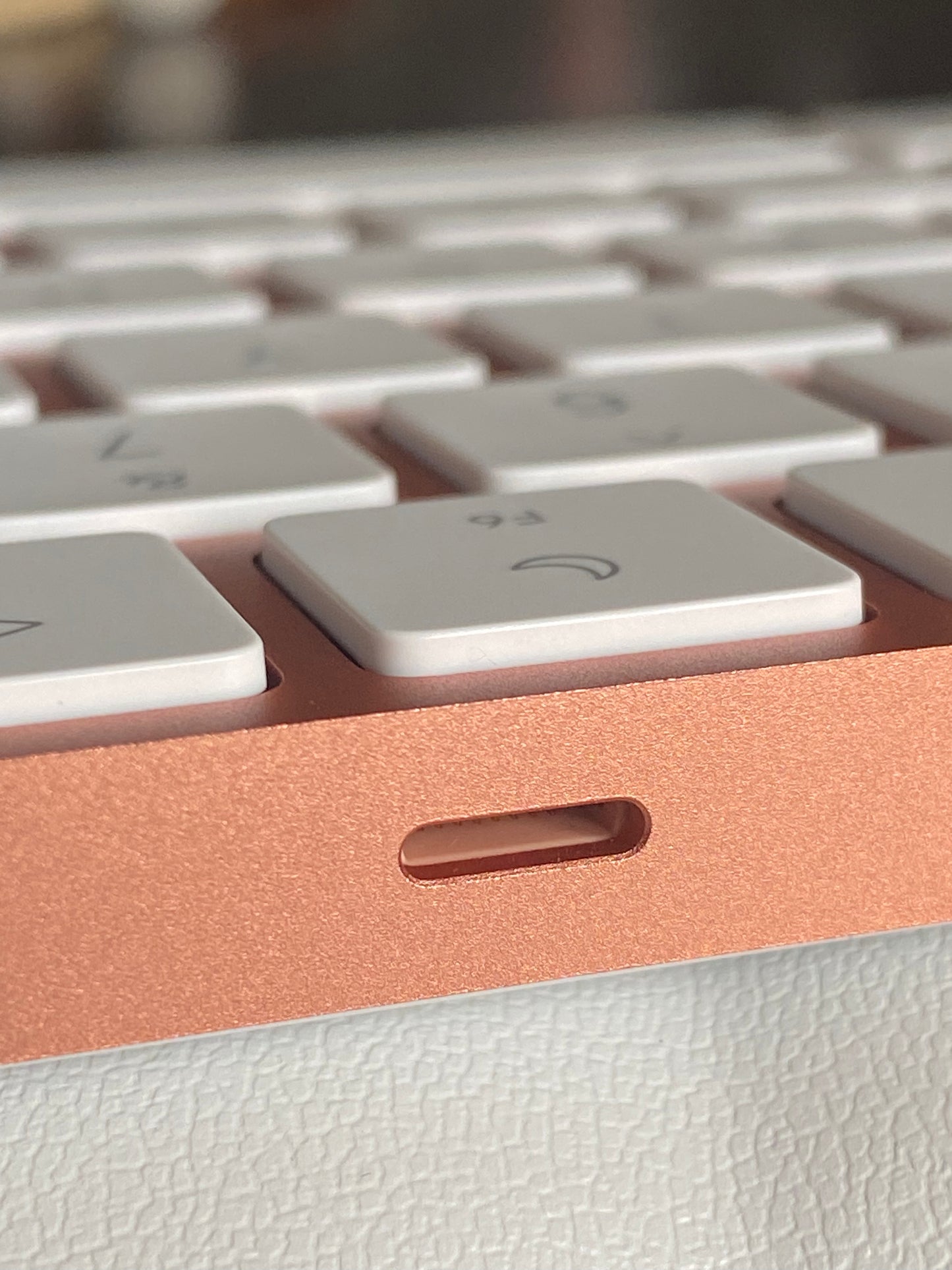 【當日出貨】｜A2449 Apple 橘色巧控鍵盤with Touch ID｜全新未使用iMac紙膜 ｜註冊保固90天