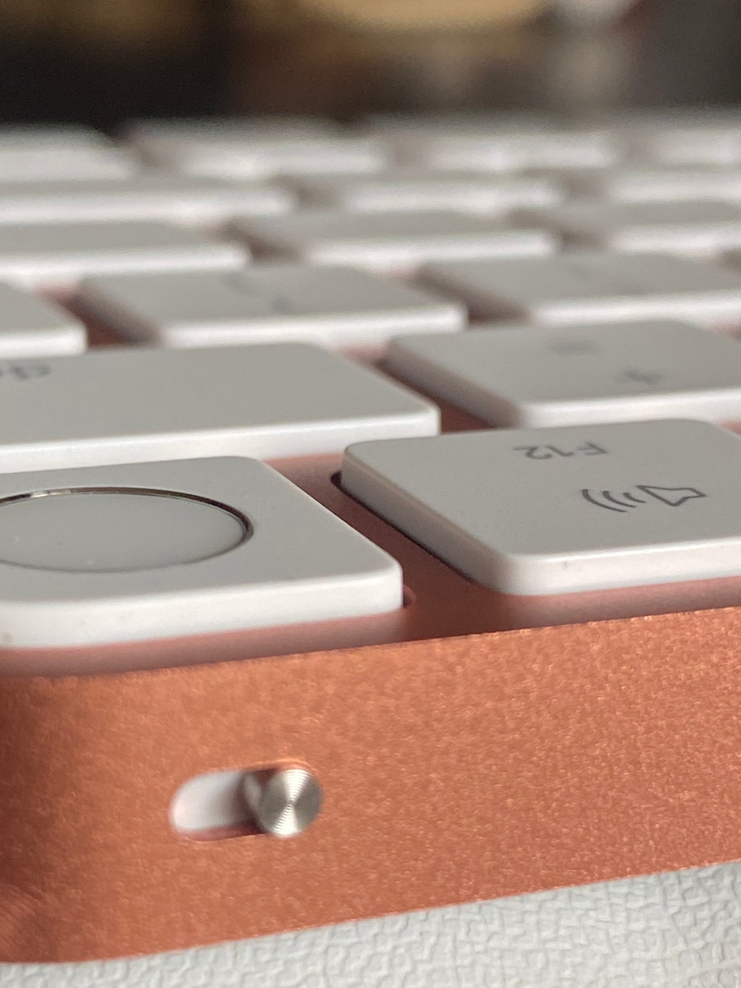 【當日出貨】｜A2449 Apple 橘色巧控鍵盤with Touch ID｜全新未使用iMac紙膜 ｜註冊保固90天
