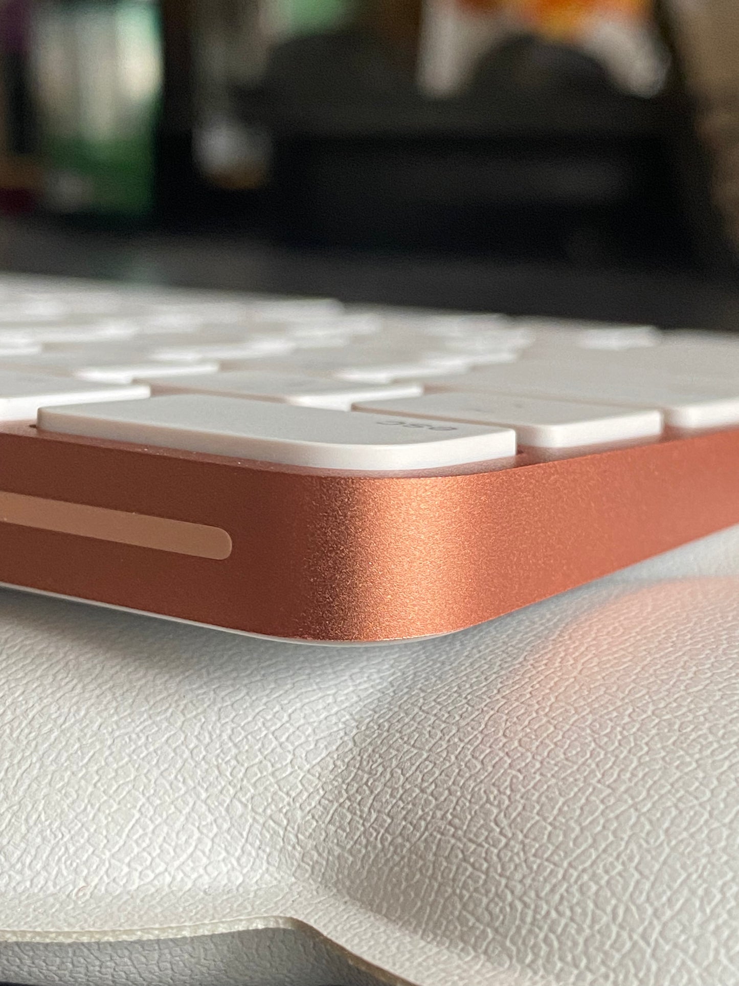 【當日出貨】｜A2449 Apple 橘色巧控鍵盤with Touch ID｜全新未使用iMac紙膜 ｜註冊保固90天