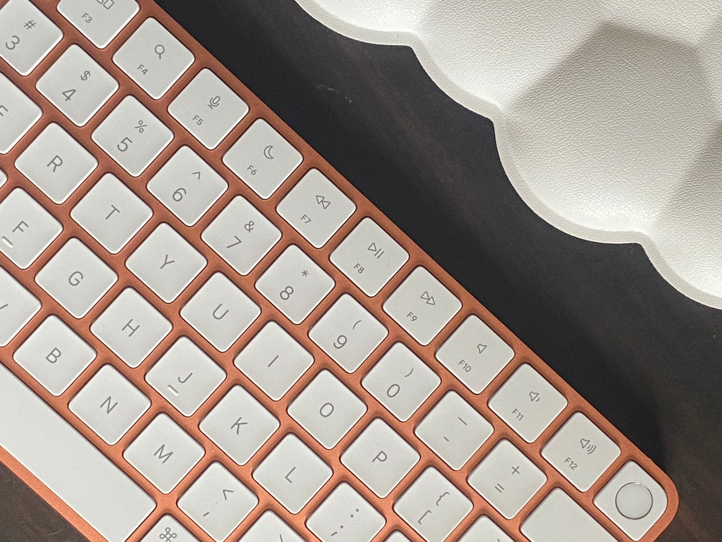 【當日出貨】｜A2449 Apple 橘色巧控鍵盤with Touch ID｜全新未使用iMac紙膜 ｜註冊保固90天