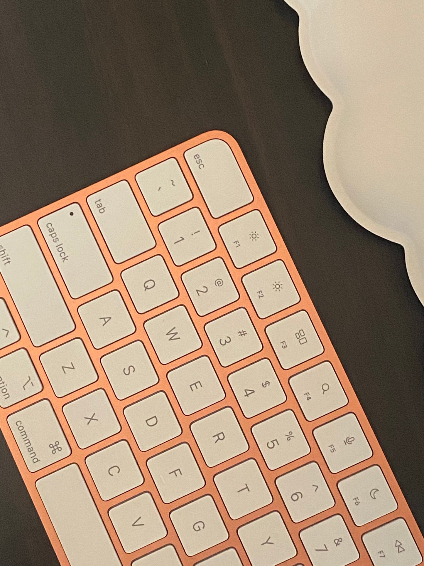 【當日出貨】｜A2449 Apple 橘色巧控鍵盤with Touch ID｜全新未使用iMac紙膜 ｜註冊保固90天