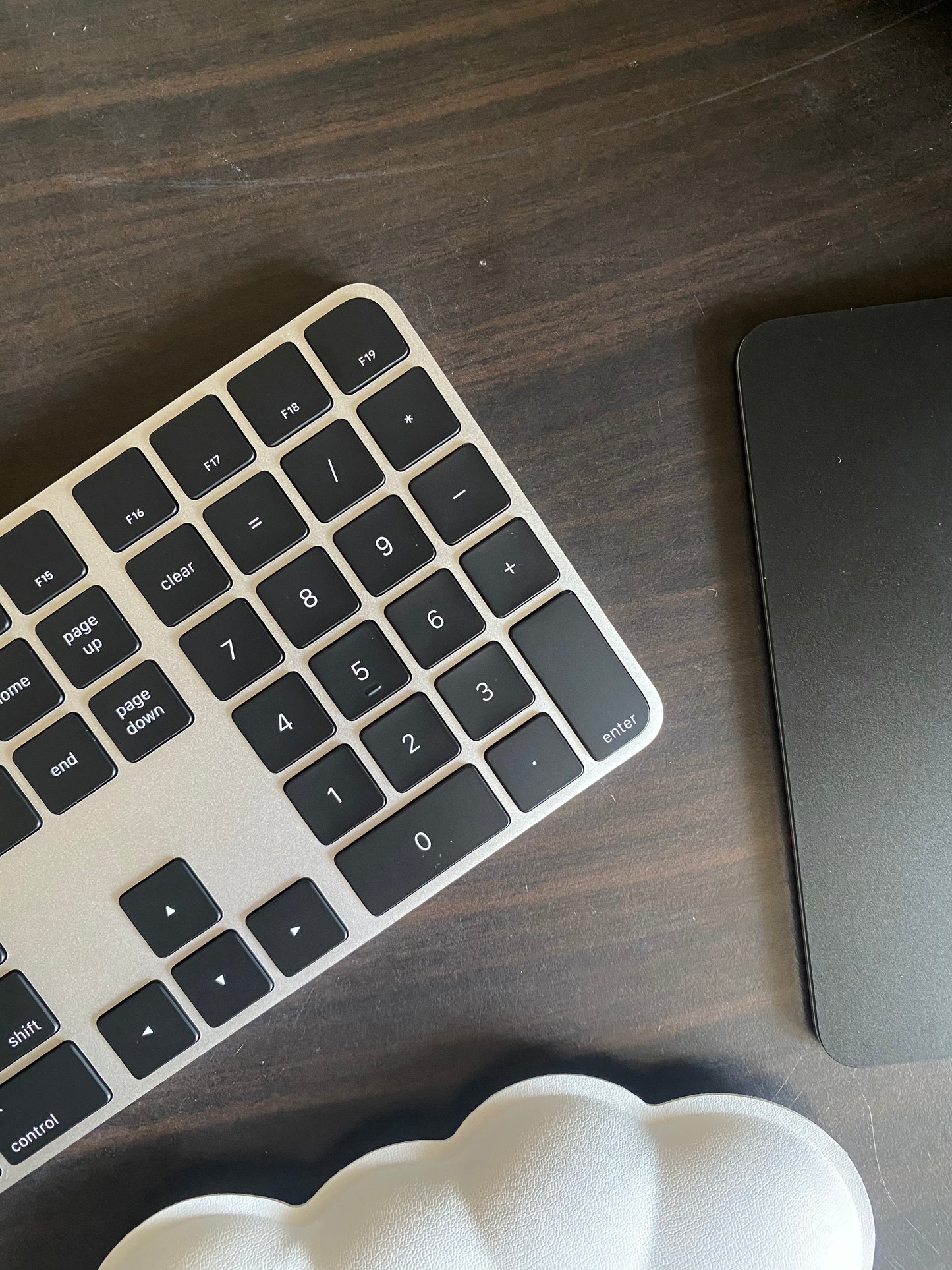 【當日出貨】｜A2520 Apple 黑銀色巧控鍵盤with Touch ID含數字鍵｜九成新以上 ｜註冊保固90天