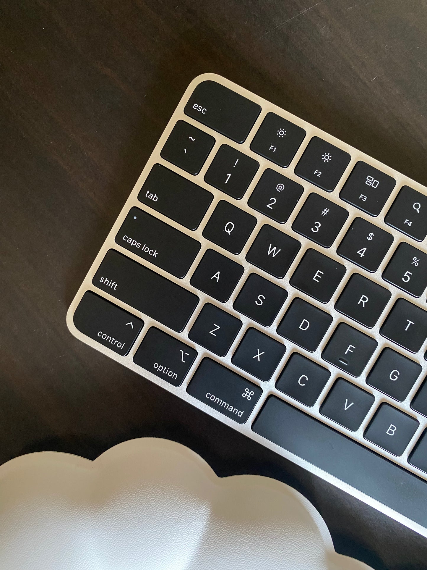【當日出貨】｜A2520 Apple 黑銀色巧控鍵盤with Touch ID含數字鍵｜九成新以上 ｜註冊保固90天