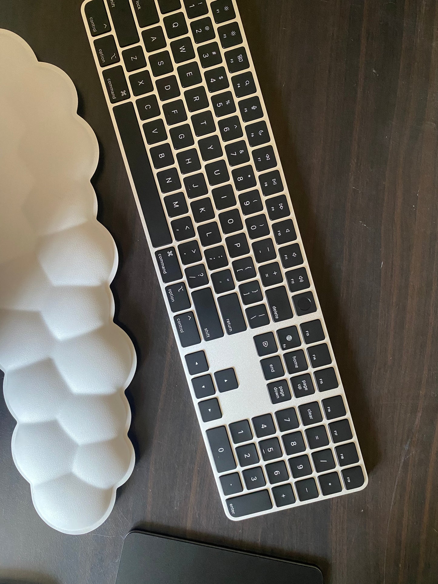 【當日出貨】｜A2520 Apple 黑銀色巧控鍵盤with Touch ID含數字鍵｜九成新以上 ｜註冊保固90天