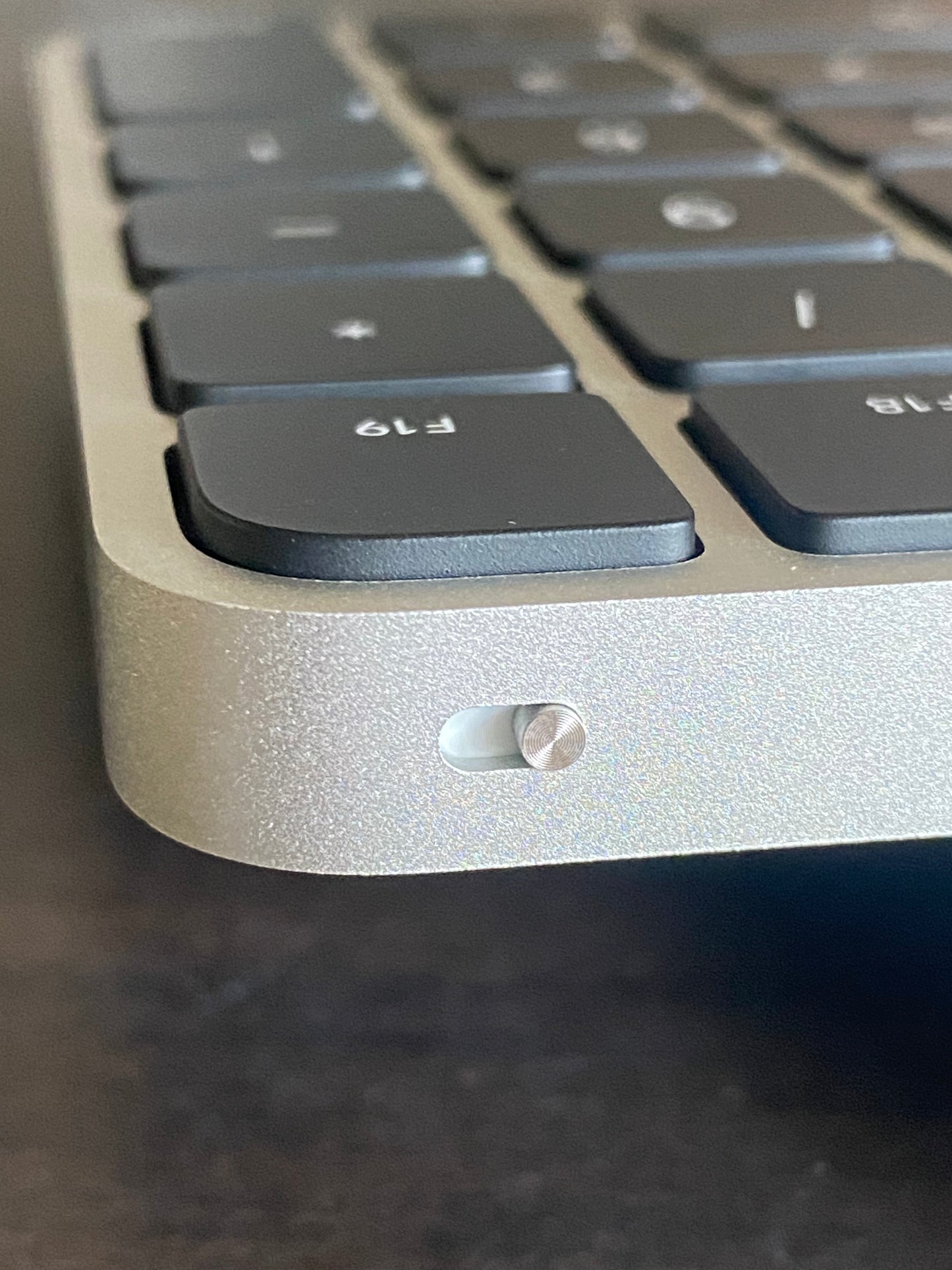 【當日出貨】｜A2520 Apple 黑銀色巧控鍵盤with Touch ID含數字鍵｜九成新以上 ｜註冊保固90天