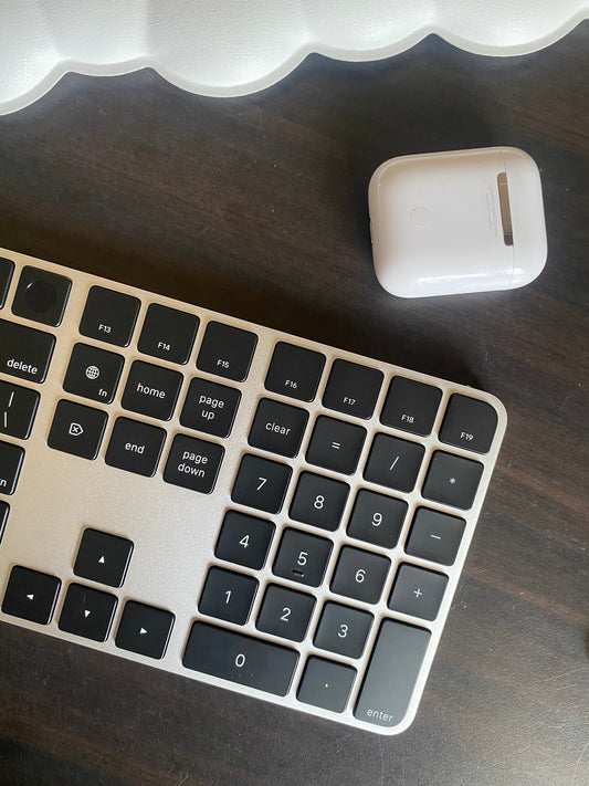 【當日出貨】｜A2520 Apple 黑銀色巧控鍵盤with Touch ID含數字鍵｜九成新以上 ｜註冊保固90天