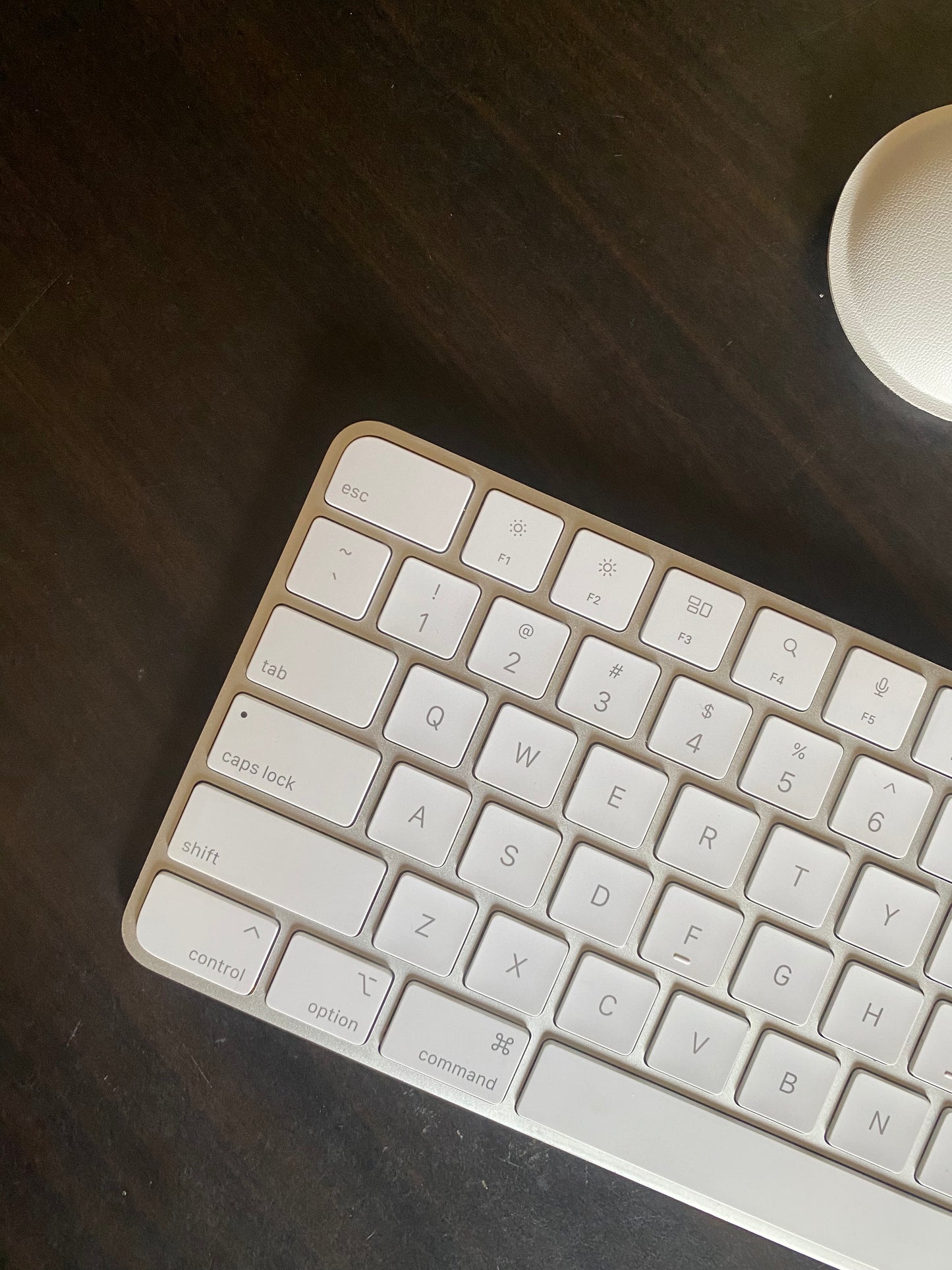 【當日出貨】｜A2520 Apple 白色巧控鍵盤with Touch ID含數字鍵｜九成新以上 ｜註冊保固90天