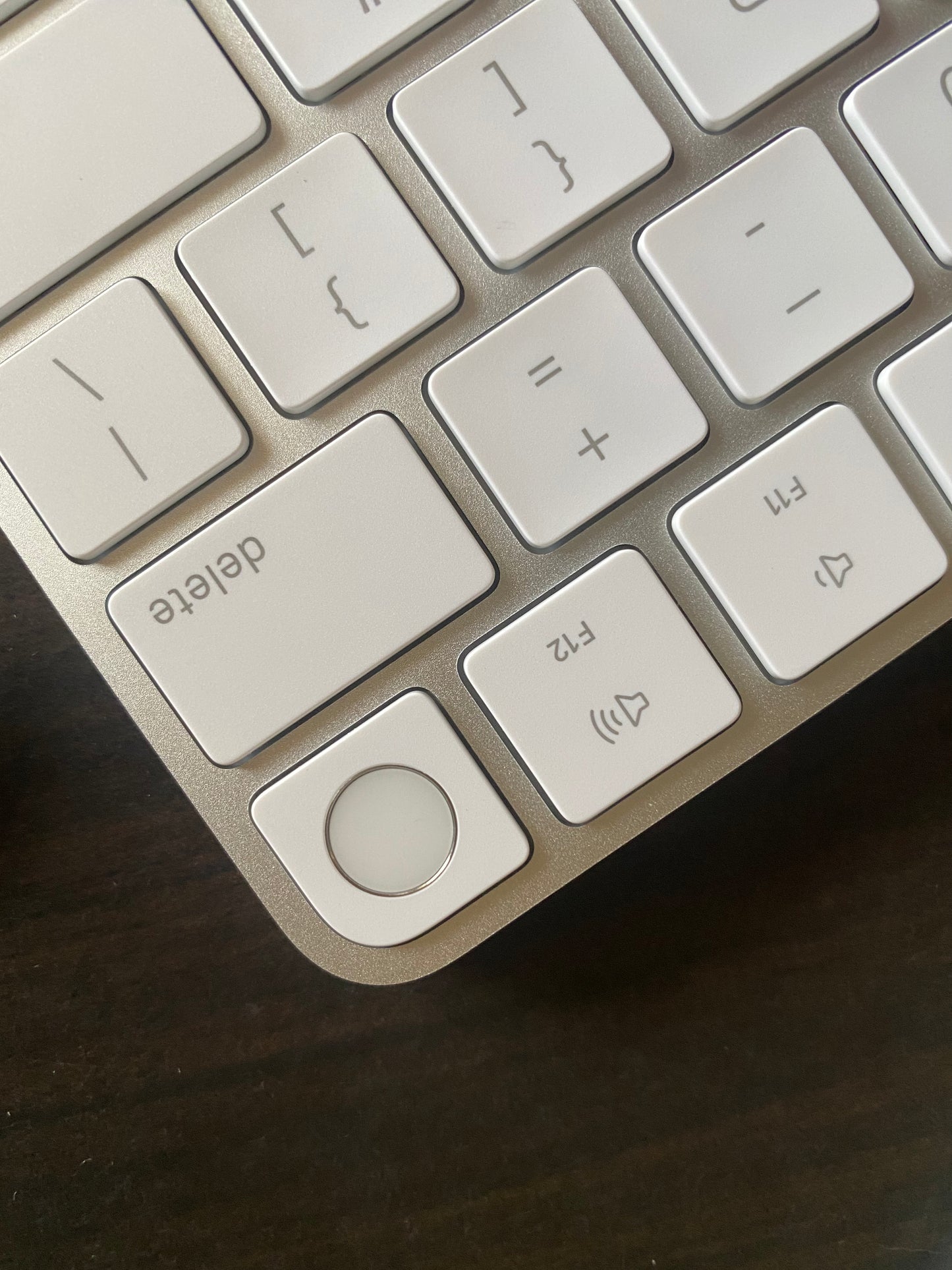 【當日出貨】｜A2449 Apple 白色巧控鍵盤with Touch ID｜全新未使用iMac紙膜 ｜註冊保固90天