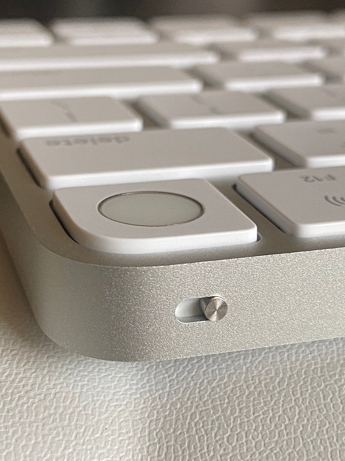 【當日出貨】｜A2449 Apple 白色巧控鍵盤with Touch ID｜全新未使用iMac紙膜 ｜註冊保固90天