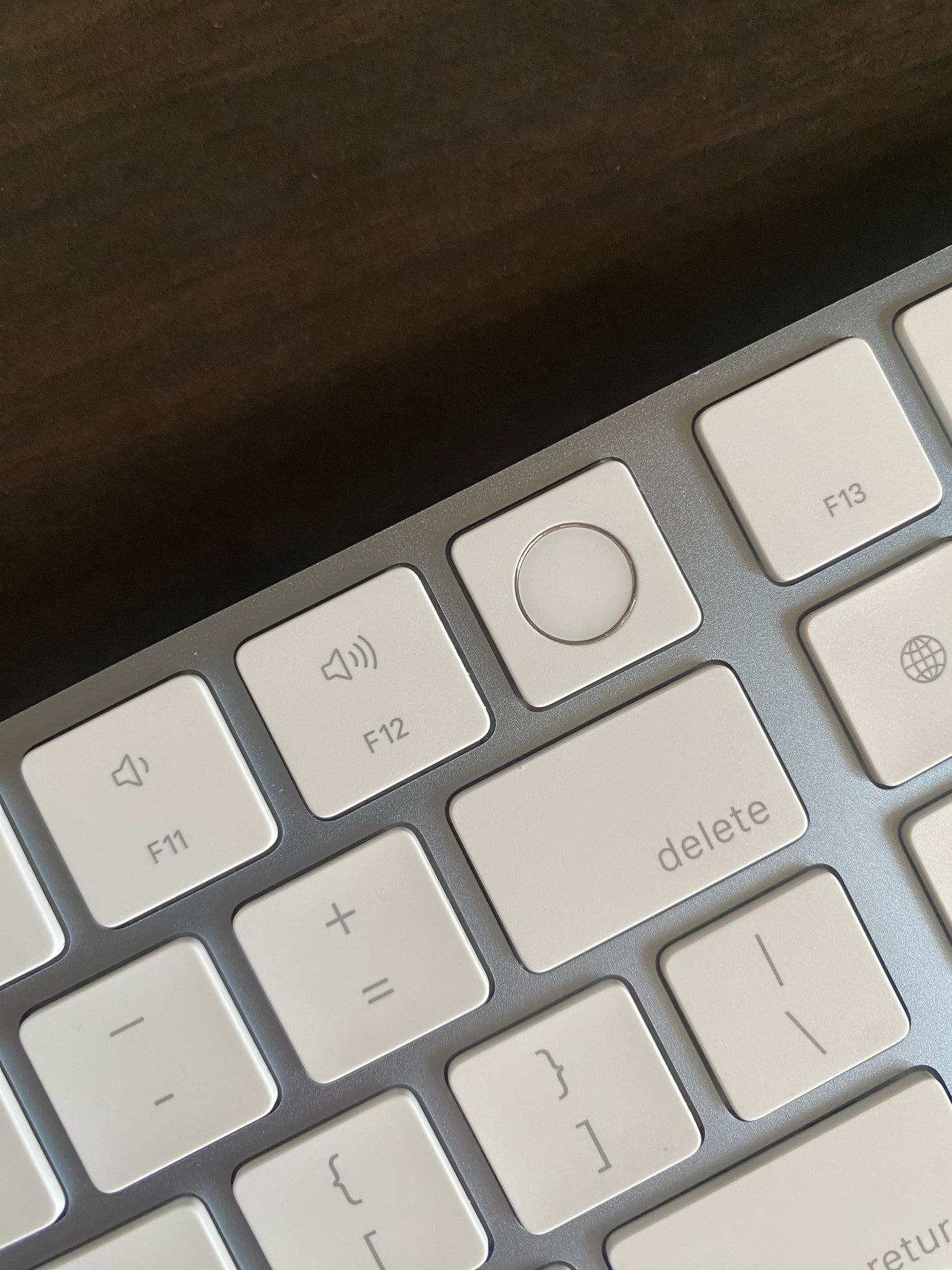 【當日出貨】｜A2520 Apple 超稀有水藍色巧控鍵盤with Touch ID｜九成新以上 ｜註冊保固90天